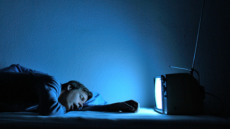 Mann Schläft Jeden Abend Vor Dem Fernseher Ein Schlafforschung: Einschlafen vor dem Fernseher · DRadio Wissen